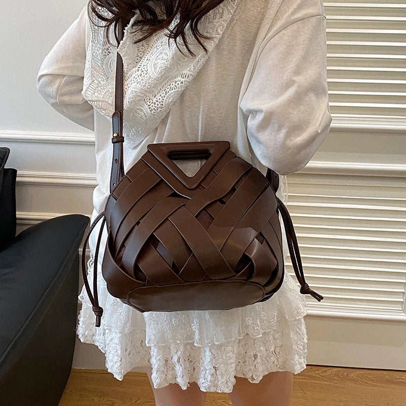 Nova bolsa de ombro feminina versátil, design de nicho 2025