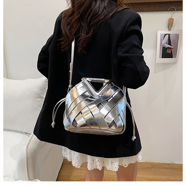 Nova bolsa de ombro feminina versátil, design de nicho 2025