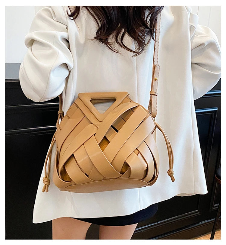Nova bolsa de ombro feminina versátil, design de nicho 2025