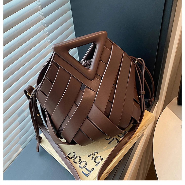 Nova bolsa de ombro feminina versátil, design de nicho 2025