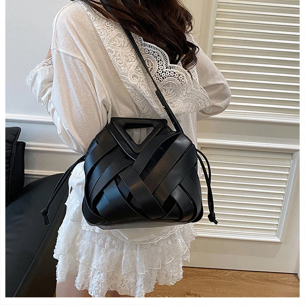 Nova bolsa de ombro feminina versátil, design de nicho 2025