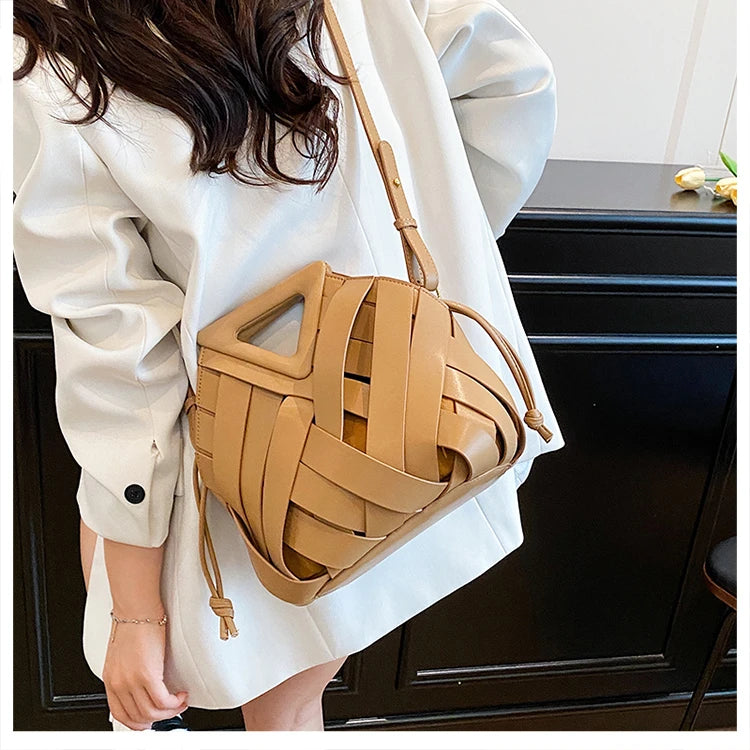 Nova bolsa de ombro feminina versátil, design de nicho 2025