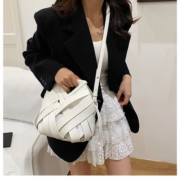 Nova bolsa de ombro feminina versátil, design de nicho 2025