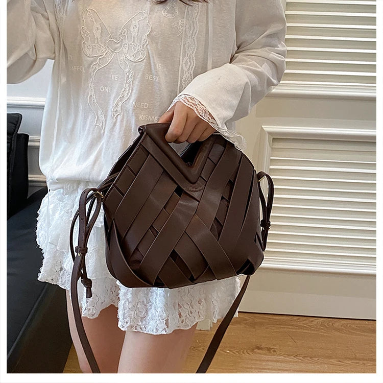 Nova bolsa de ombro feminina versátil, design de nicho 2025