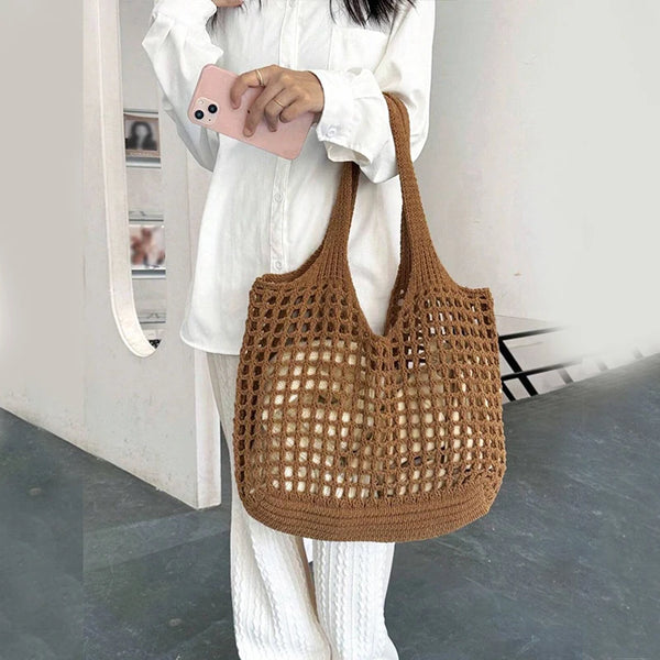 Bolsa feminina de crochê, leve e estilosa — perfeita para dias de sol, passeios e momentos na praia com muito charme e conforto.