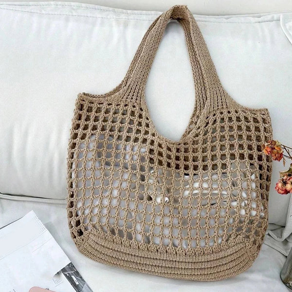 Bolsa feminina de crochê, leve e estilosa — perfeita para dias de sol, passeios e momentos na praia com muito charme e conforto.