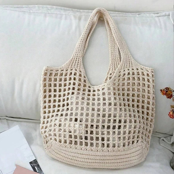 Bolsa feminina de crochê, leve e estilosa — perfeita para dias de sol, passeios e momentos na praia com muito charme e conforto.
