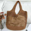 Bolsa feminina de crochê, leve e estilosa — perfeita para dias de sol, passeios e momentos na praia com muito charme e conforto.