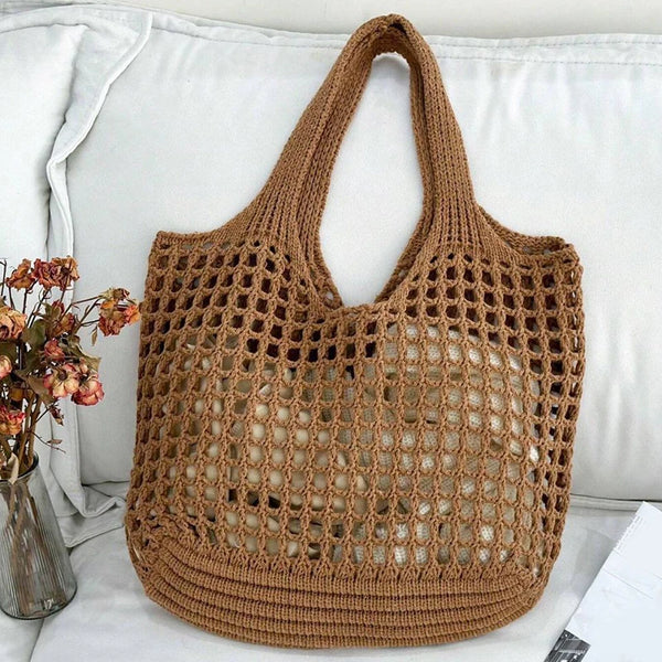 Bolsa feminina de crochê, leve e estilosa — perfeita para dias de sol, passeios e momentos na praia com muito charme e conforto.